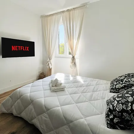Con Privata In Centro Citta Sarzana