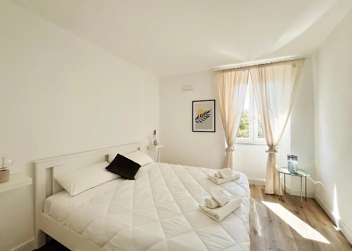 Zeste In Centro Citta Con Privata Apartamento Sarzana